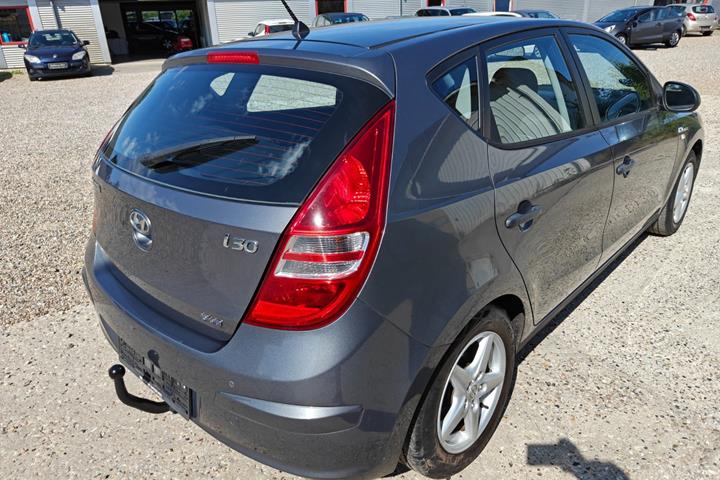 Gul Hyundai i30 fra 2010