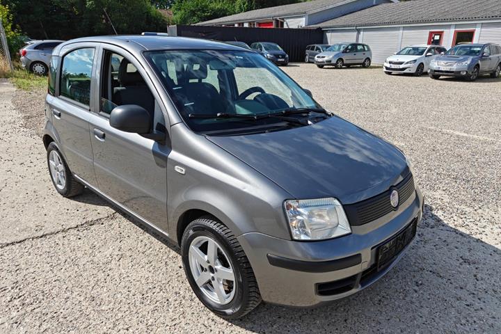 Gul Fiat Panda fra 2012