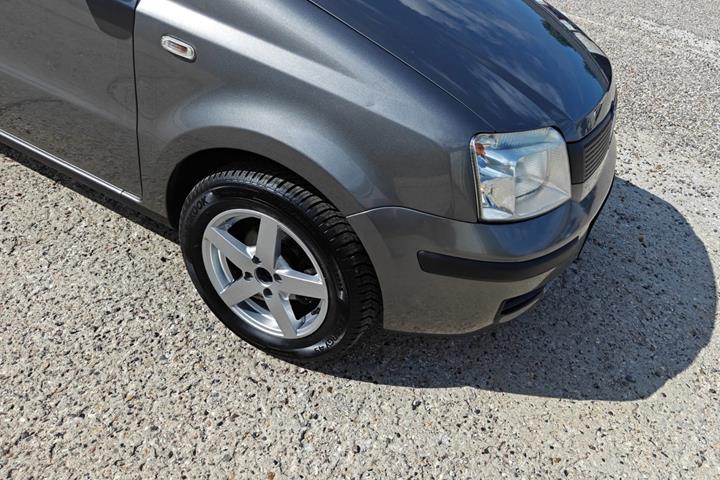 Gul Fiat Panda fra 2012