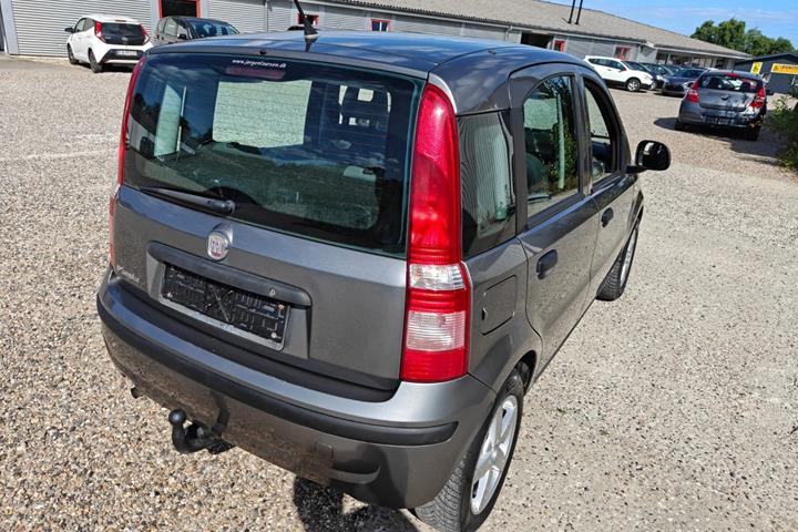 Gul Fiat Panda fra 2012