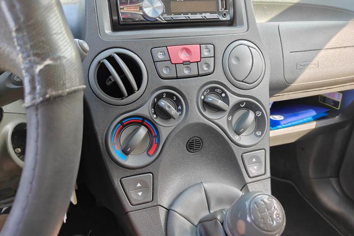 Gul Fiat Panda fra 2012