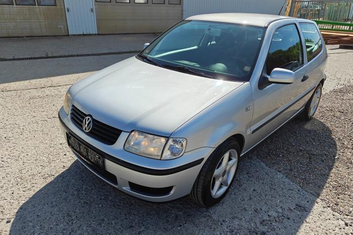 Gul VW Polo fra 2001