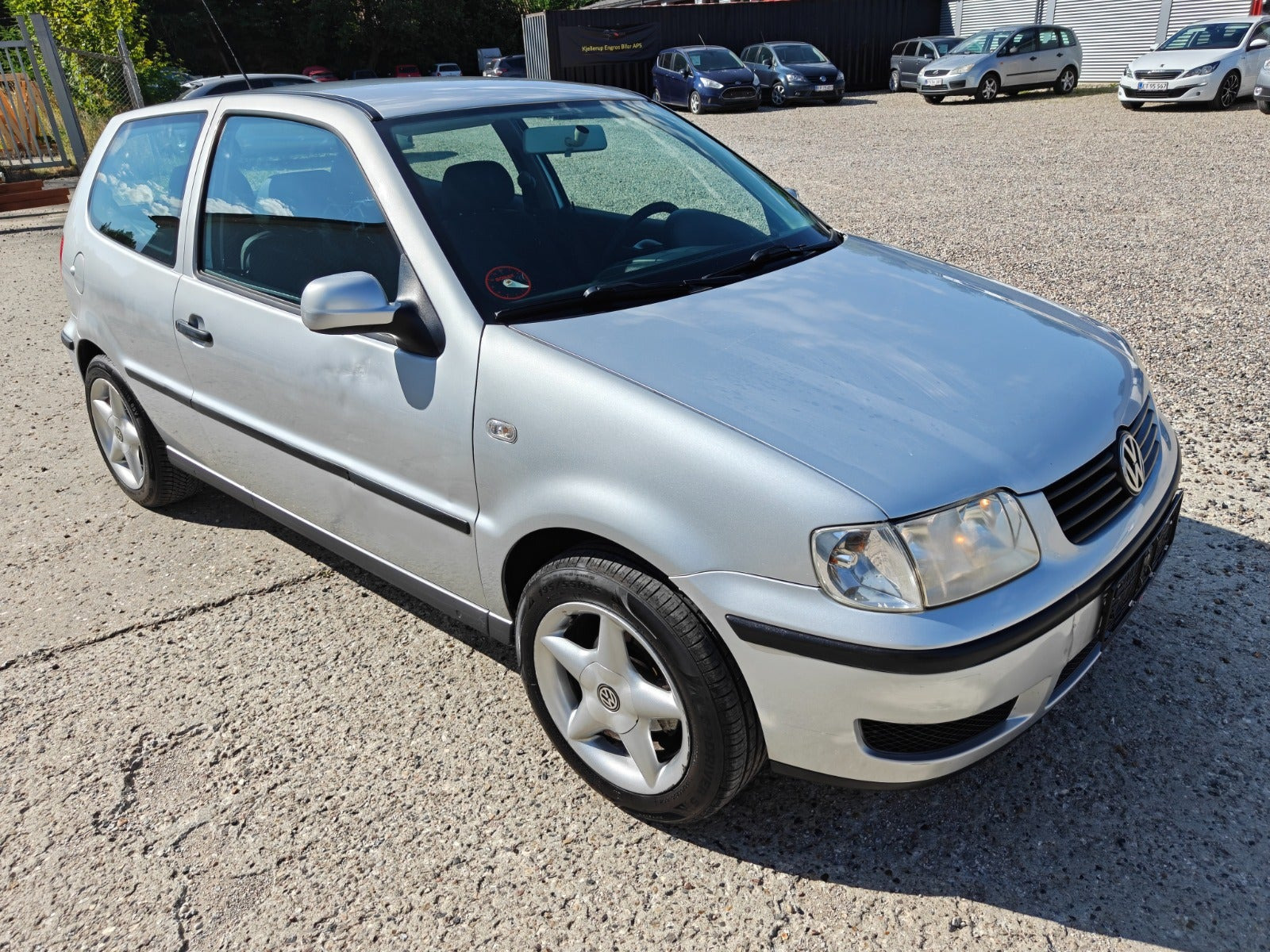 Gul VW Polo fra 2001