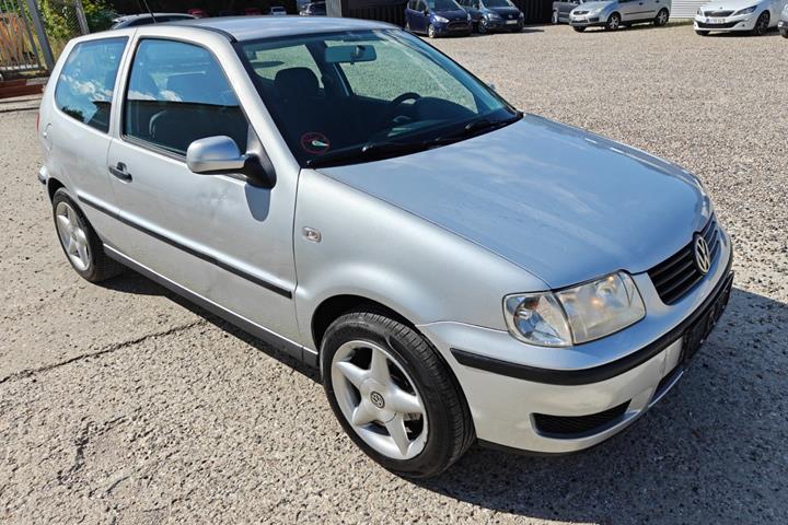 Gul VW Polo fra 2001