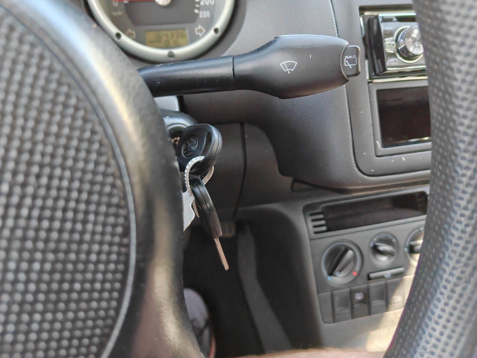 Gul VW Polo fra 2001
