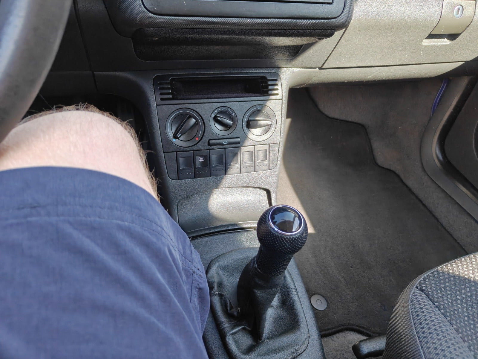 Gul VW Polo fra 2001