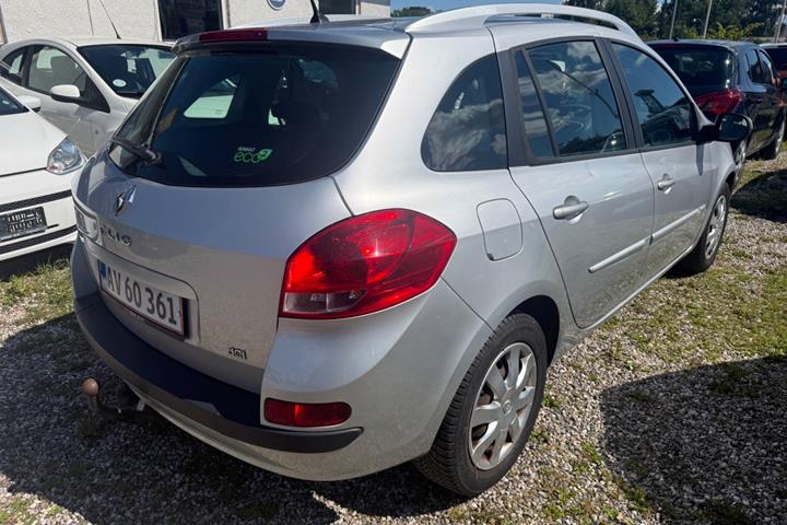Sølv Renault Clio III fra 2012