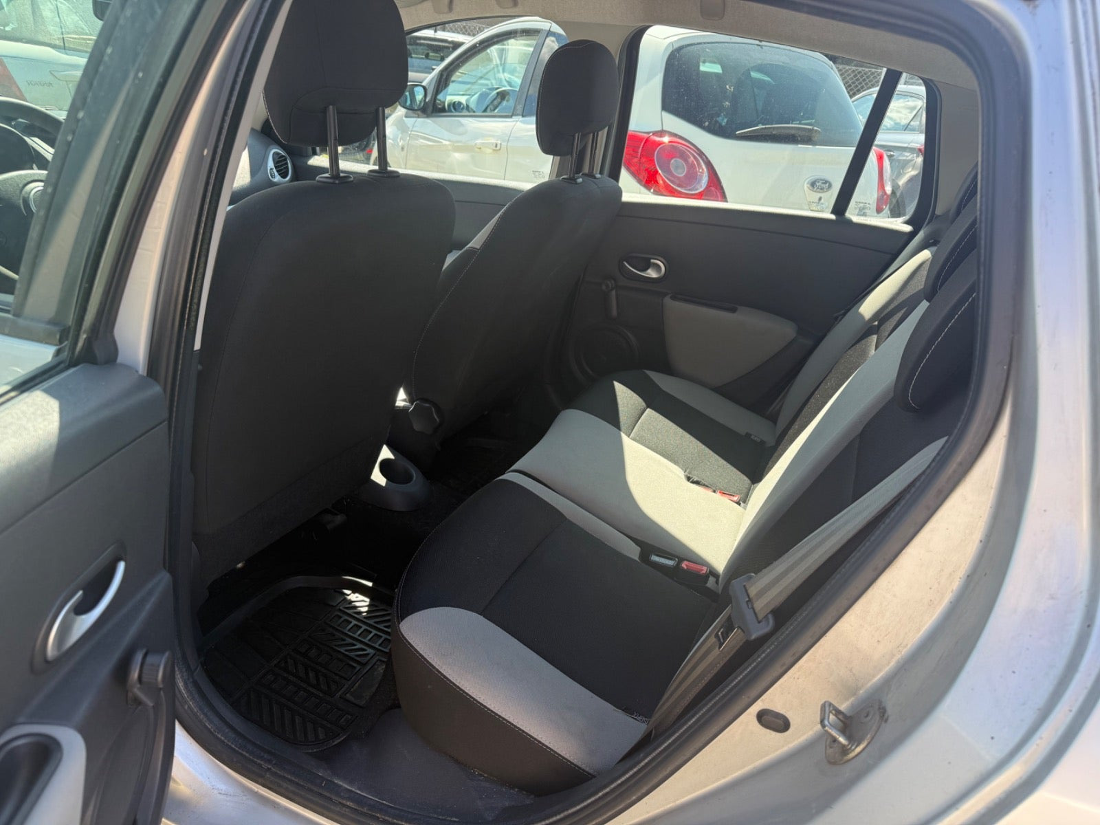 Sølv Renault Clio III fra 2012
