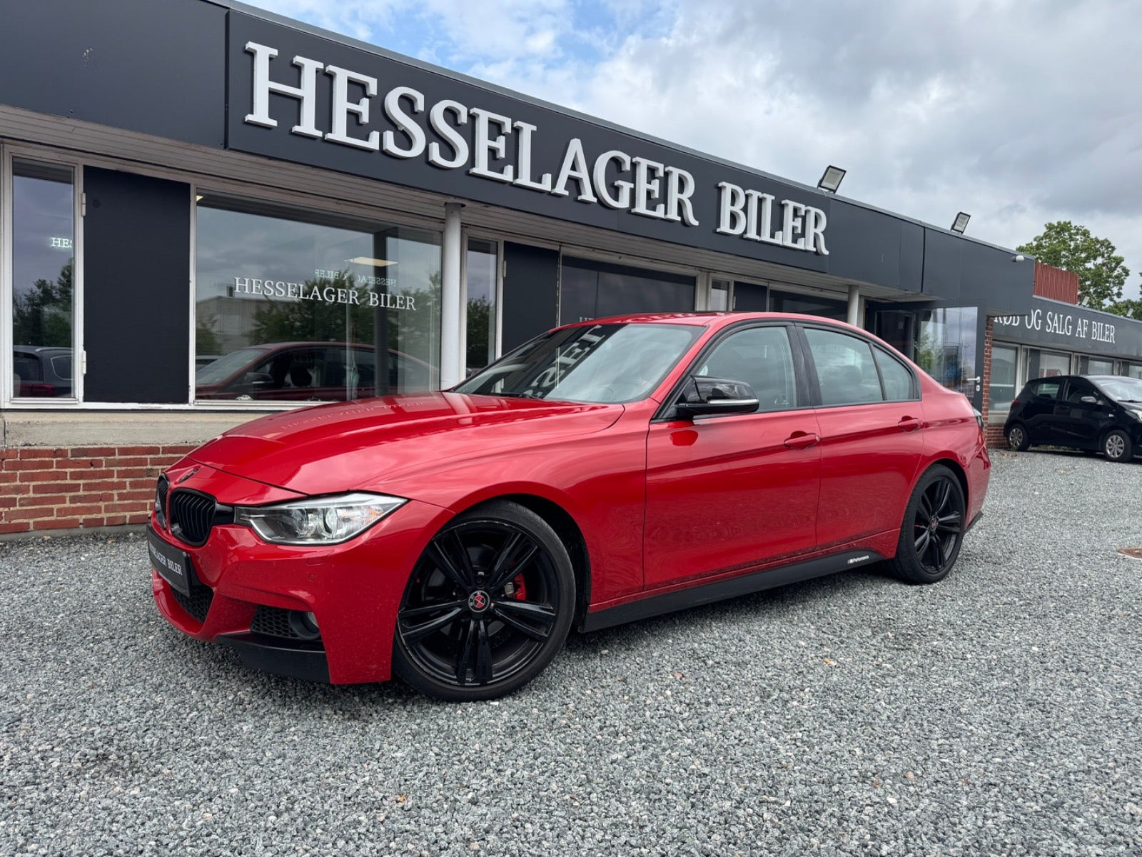 Rød BMW 328i fra 2014