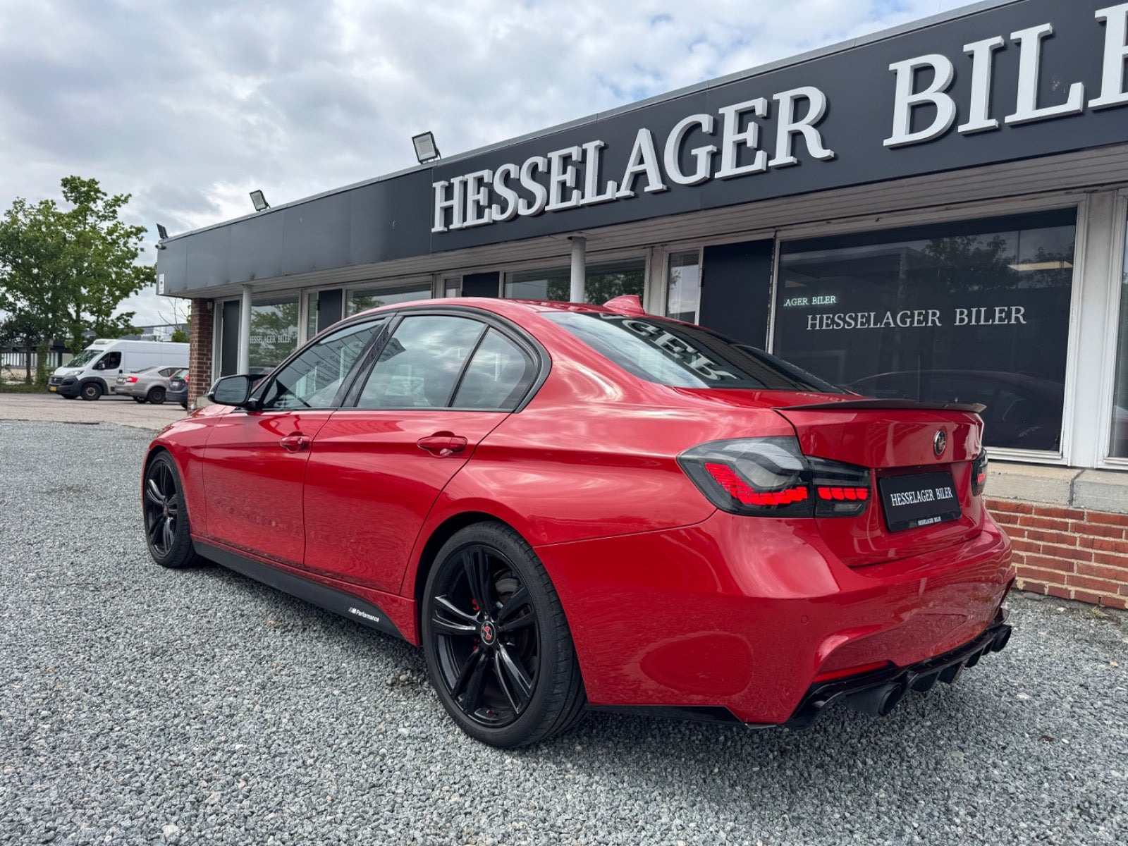 Rød BMW 328i fra 2014