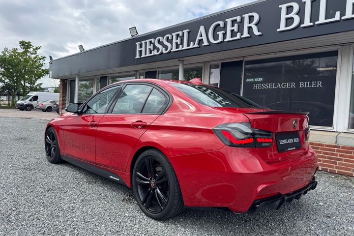 Rød BMW 328i fra 2014