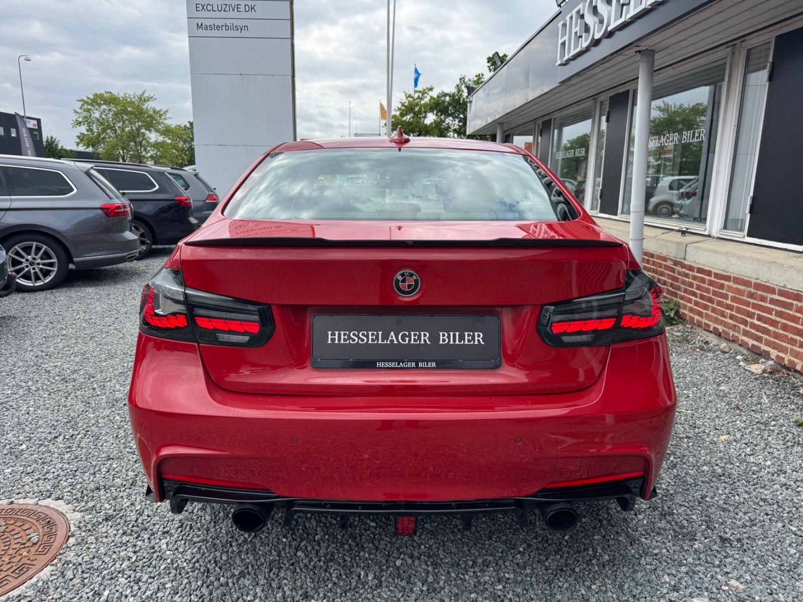 Rød BMW 328i fra 2014
