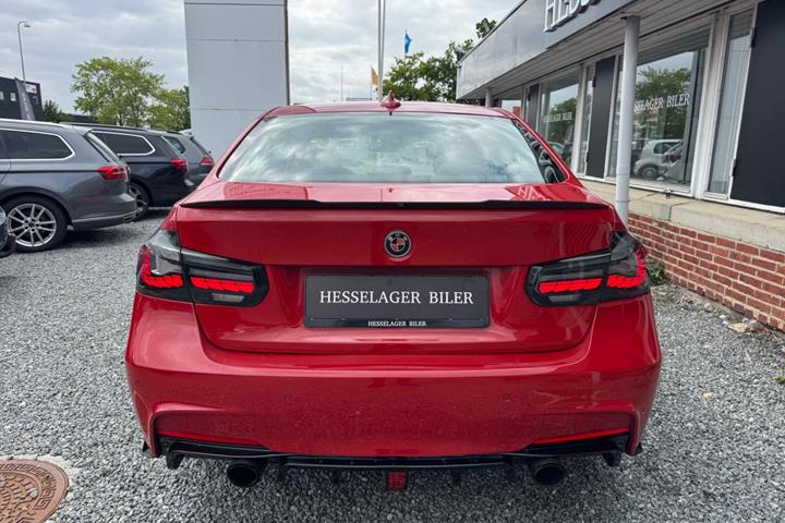 Rød BMW 328i fra 2014