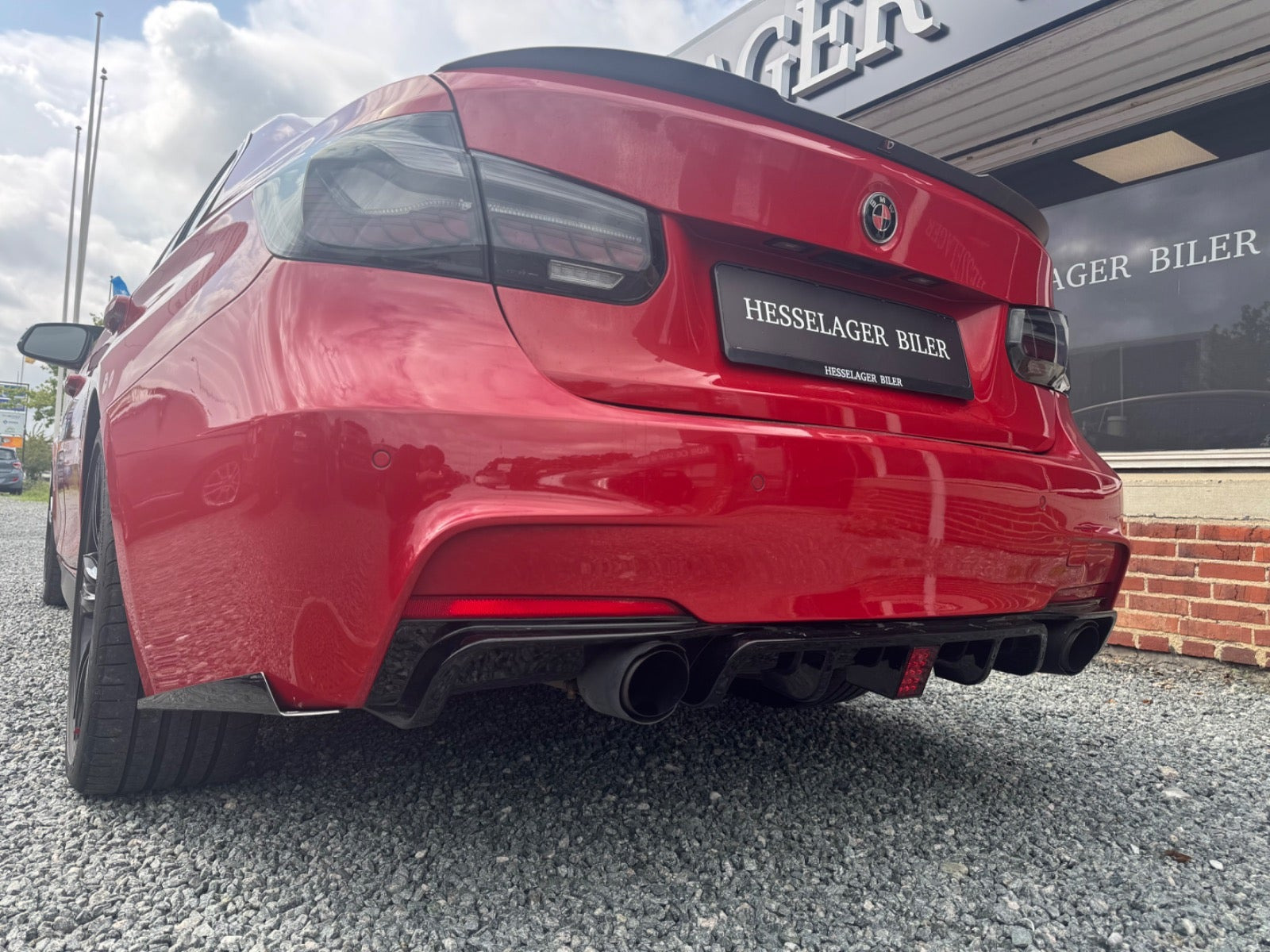 Rød BMW 328i fra 2014
