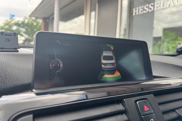 Rød BMW 328i fra 2014
