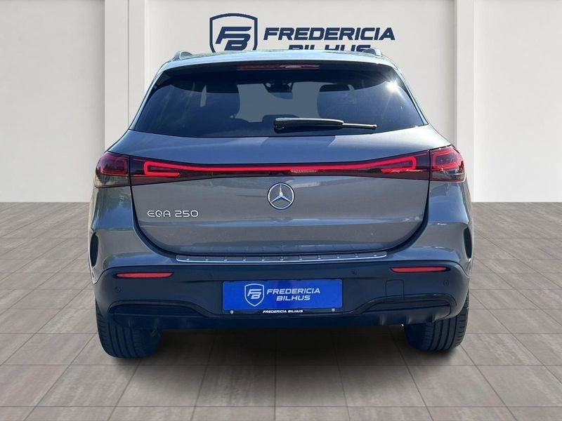 Grå Mercedes EQA250 fra 2021