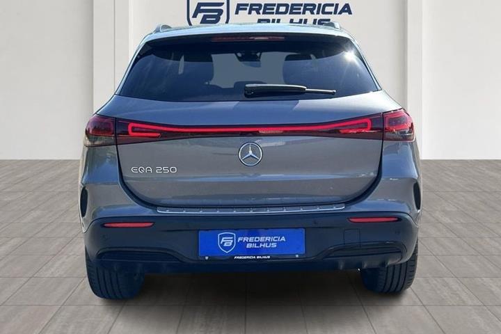 Grå Mercedes EQA250 fra 2021