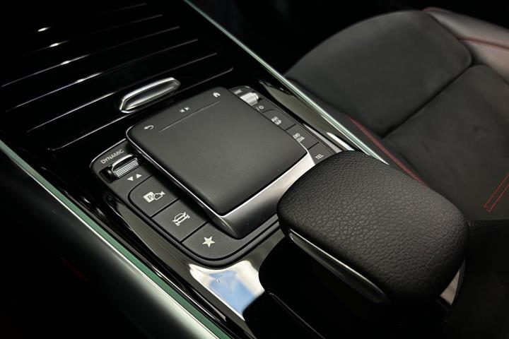 Grå Mercedes EQA250 fra 2021