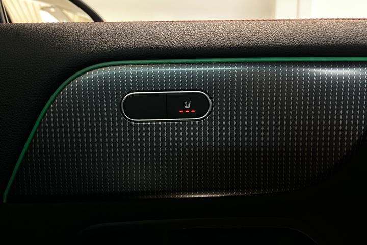 Grå Mercedes EQA250 fra 2021