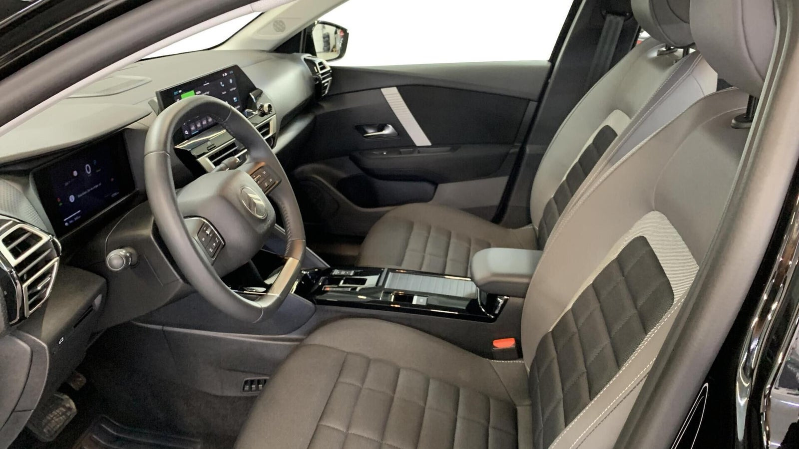 Sort Citroën ë-C4 X fra 2025