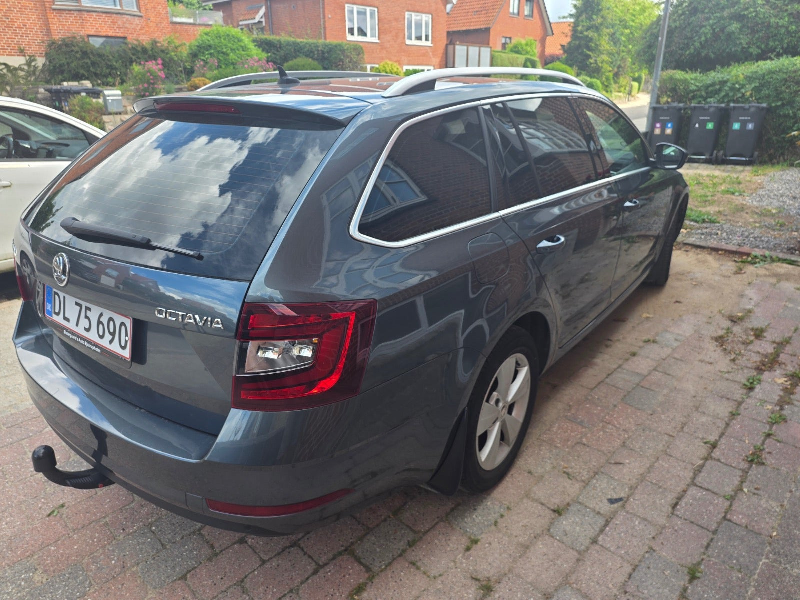 Grå Skoda Octavia fra 2020