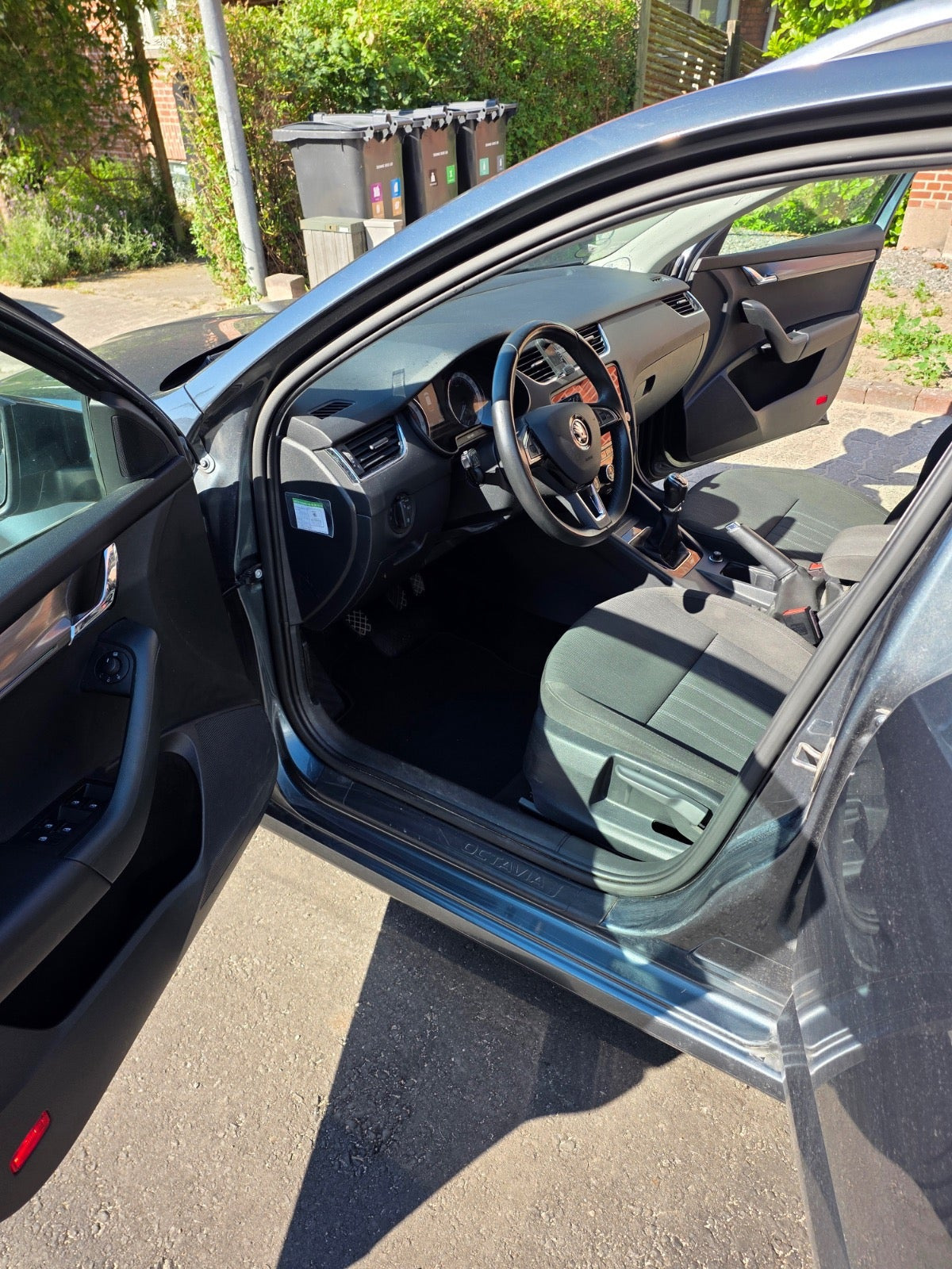 Grå Skoda Octavia fra 2020