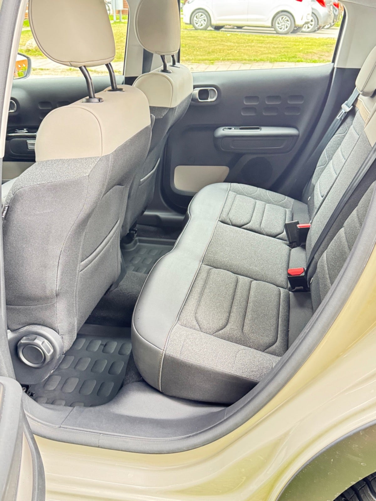 Beige Citroën C3 fra 2024