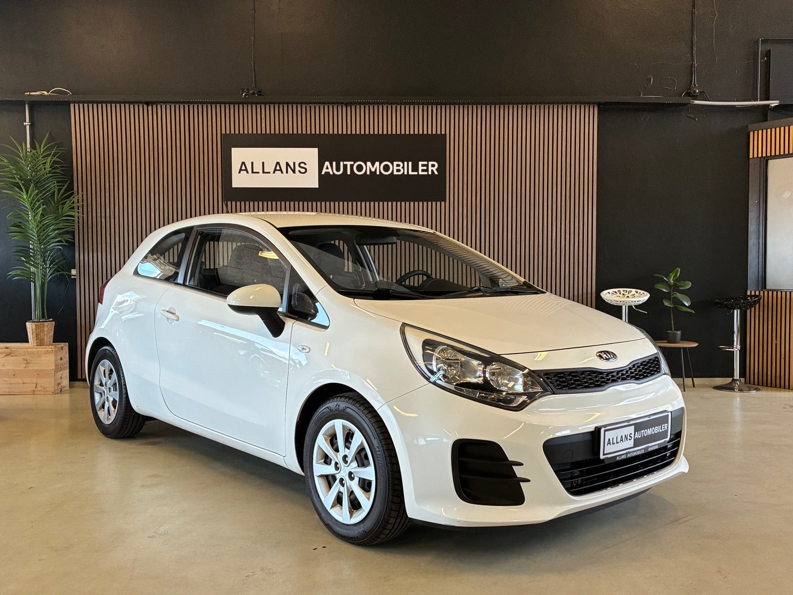 Hvid Kia Rio fra 2015