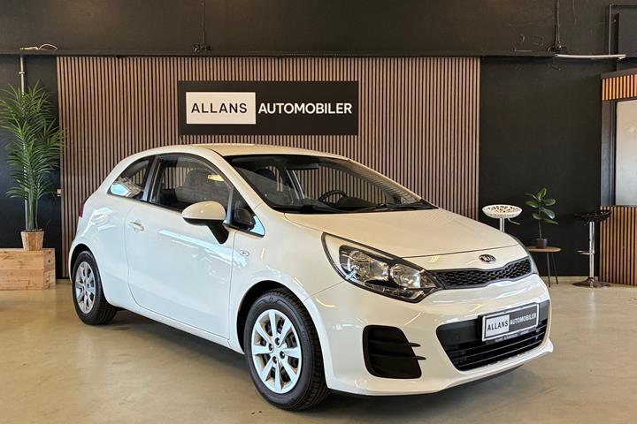 Hvid Kia Rio fra 2015