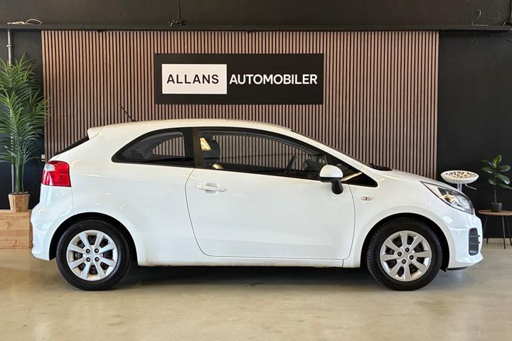 Hvid Kia Rio fra 2015