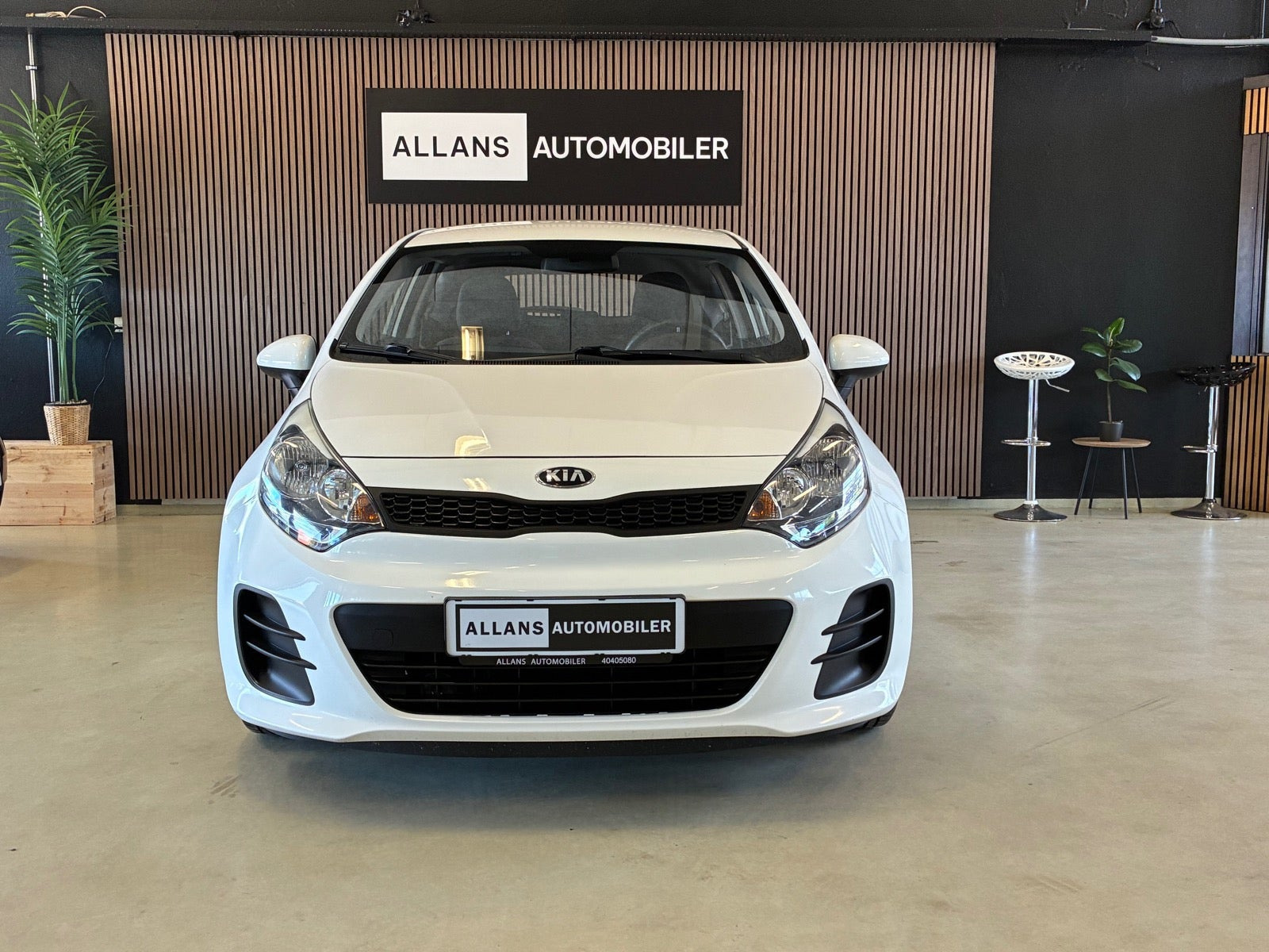 Hvid Kia Rio fra 2015