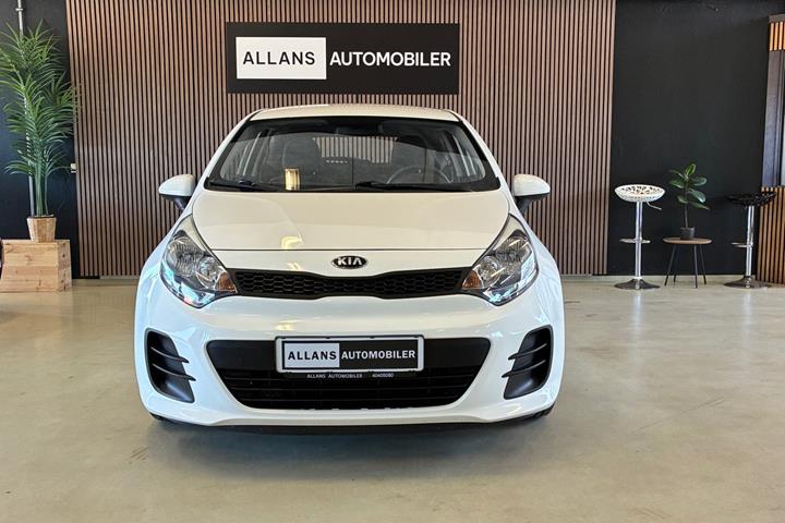 Hvid Kia Rio fra 2015