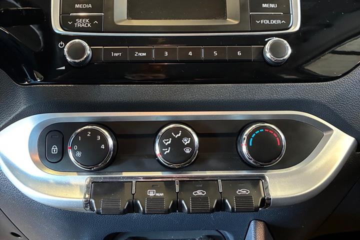 Hvid Kia Rio fra 2015