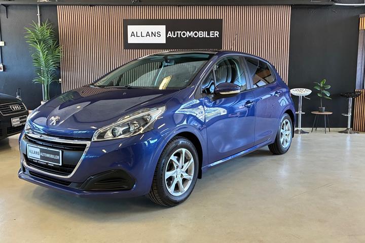Blå Peugeot 208 fra 2016 set udefra