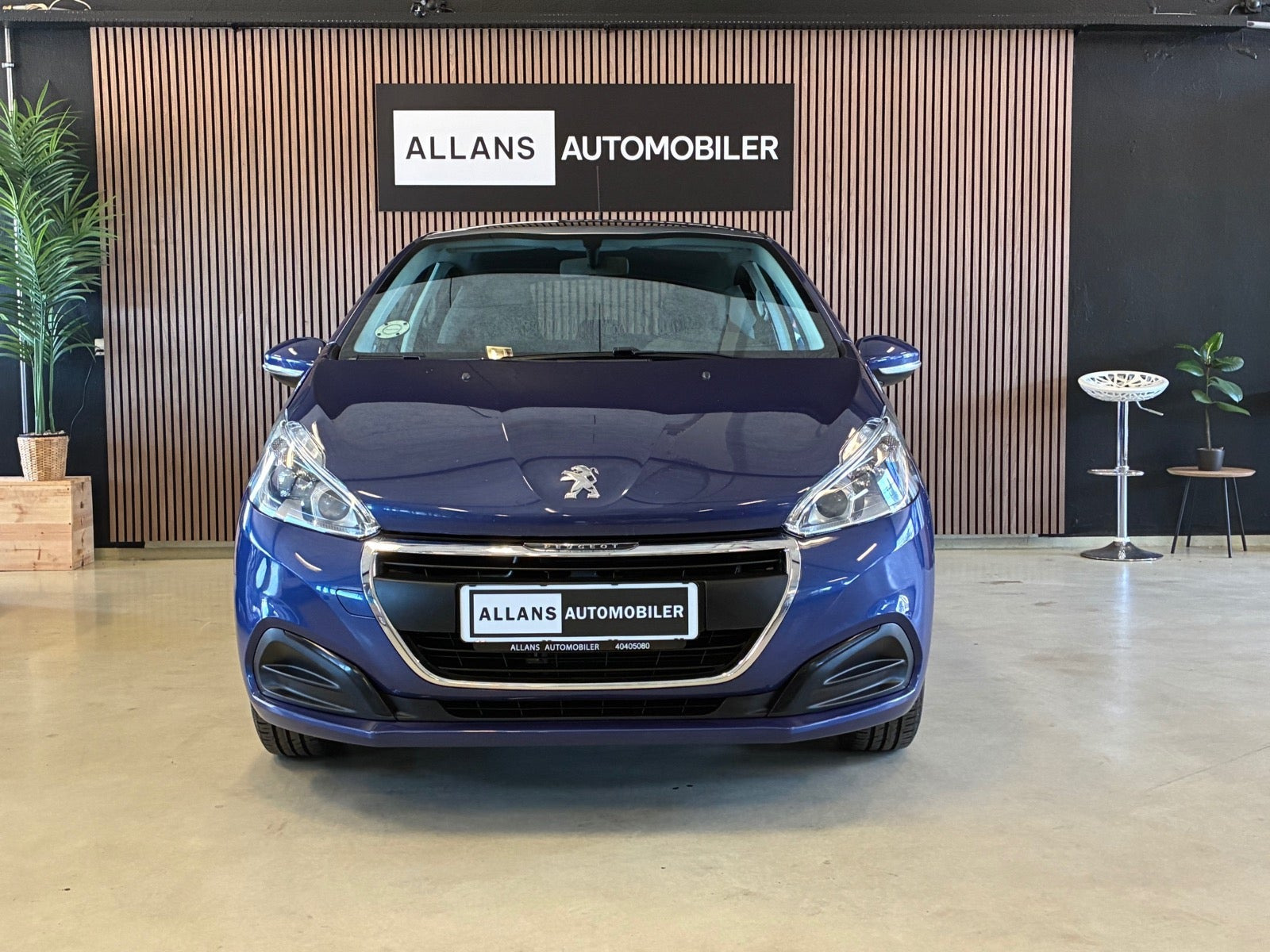 Blå Peugeot 208 fra 2016