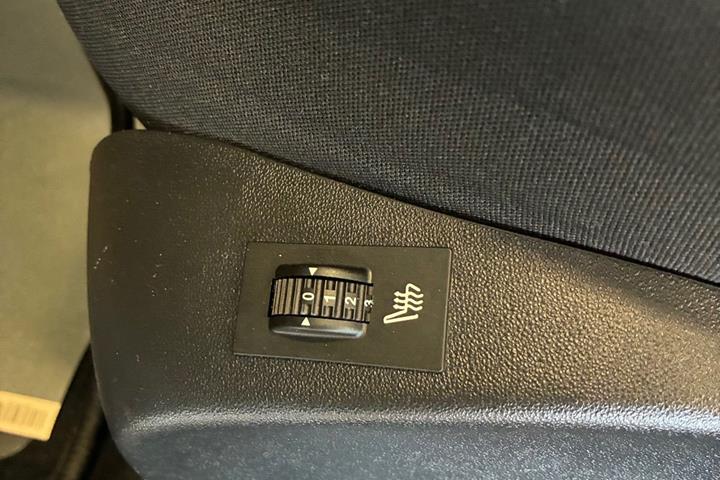 Blå Peugeot 208 fra 2016