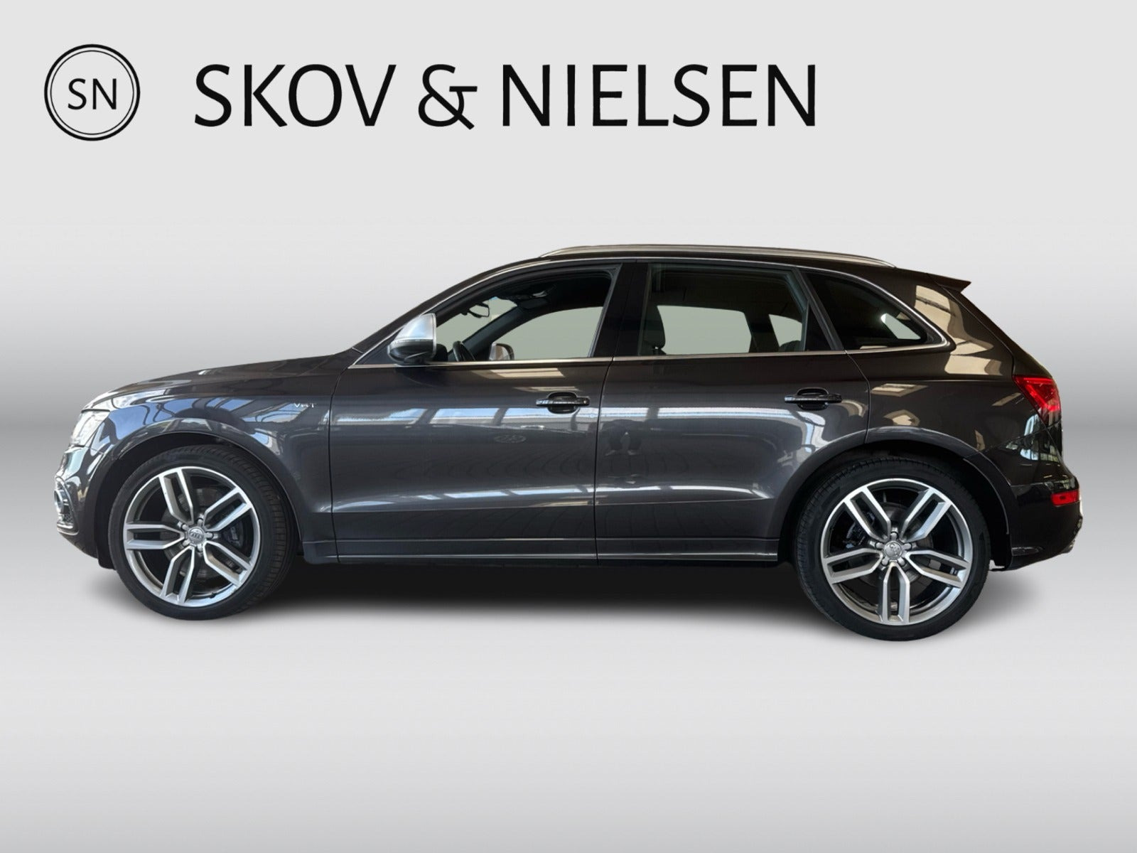Grå Audi SQ5 fra 2014