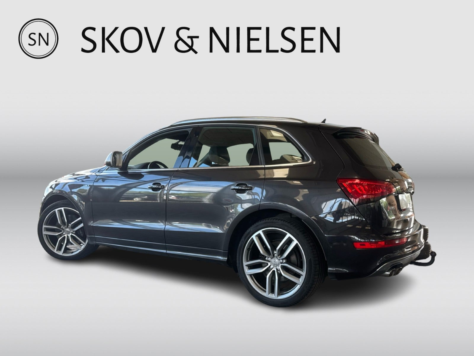 Grå Audi SQ5 fra 2014