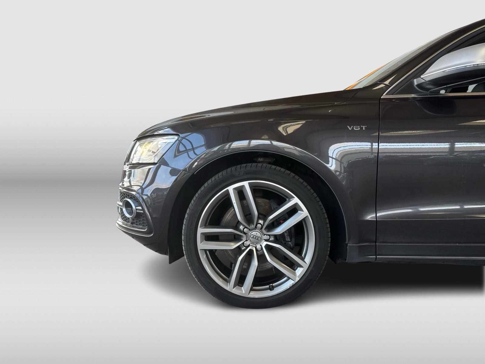 Grå Audi SQ5 fra 2014