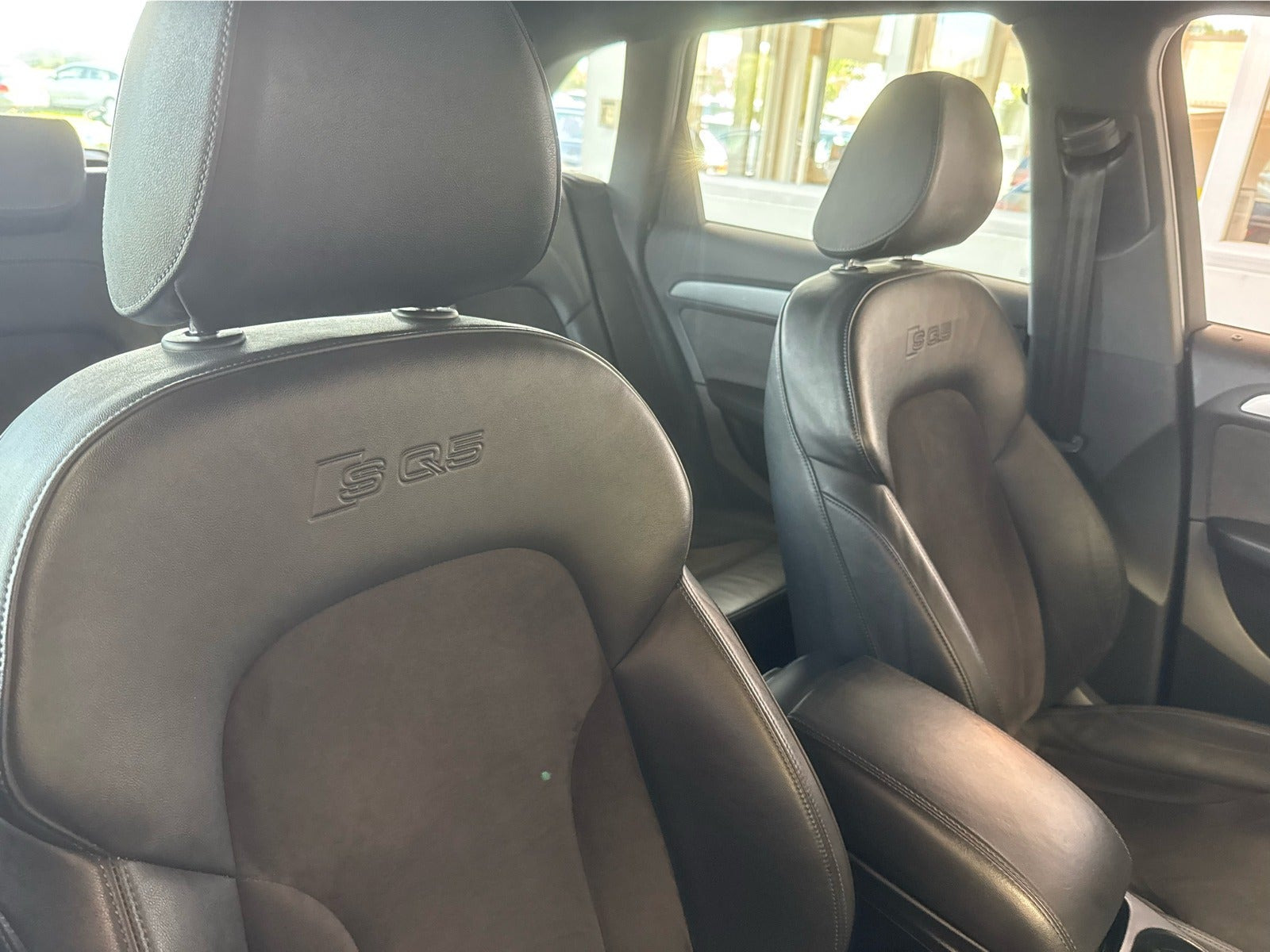 Grå Audi SQ5 fra 2014