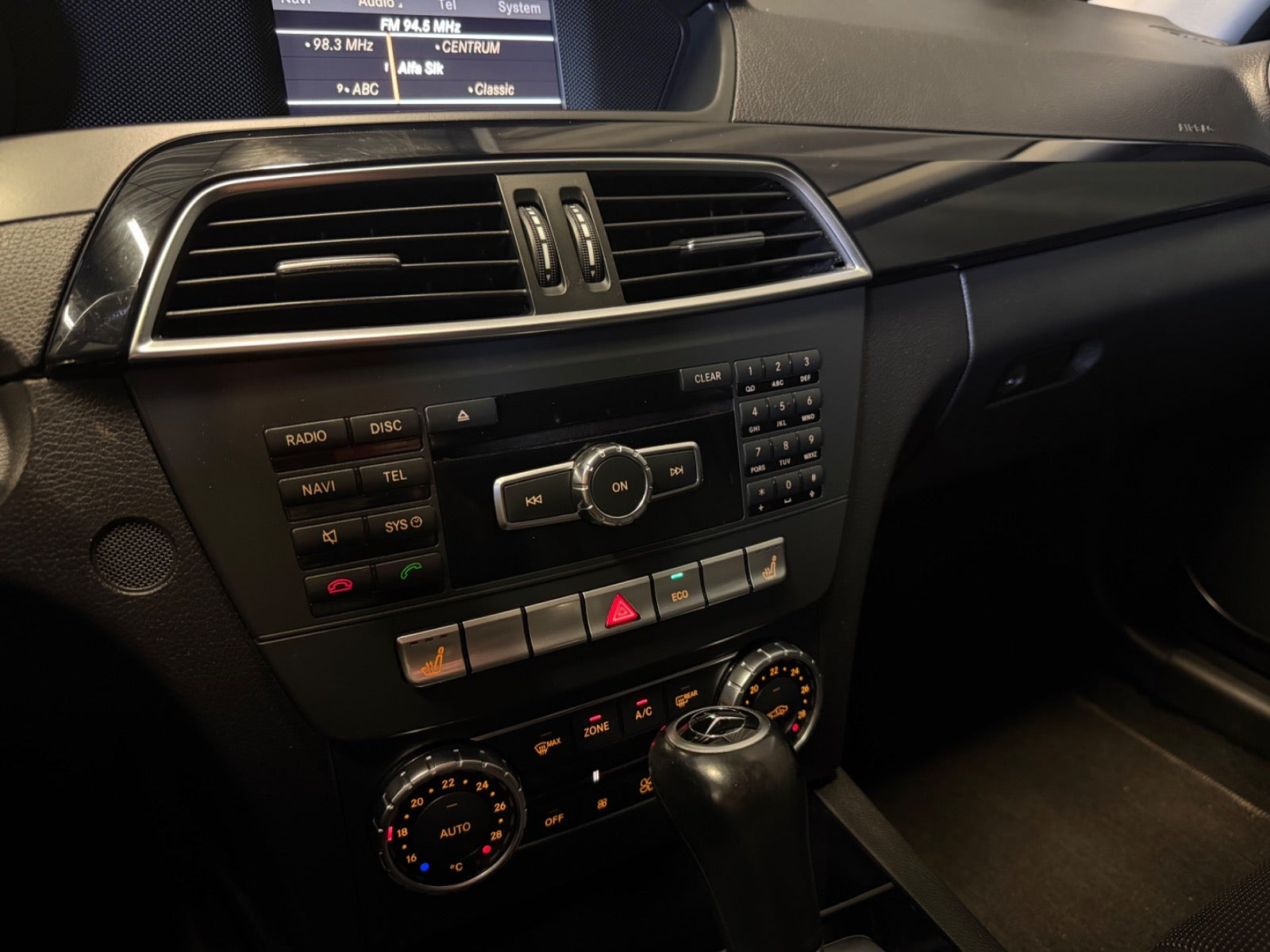 Blå Mercedes C200 fra 2011
