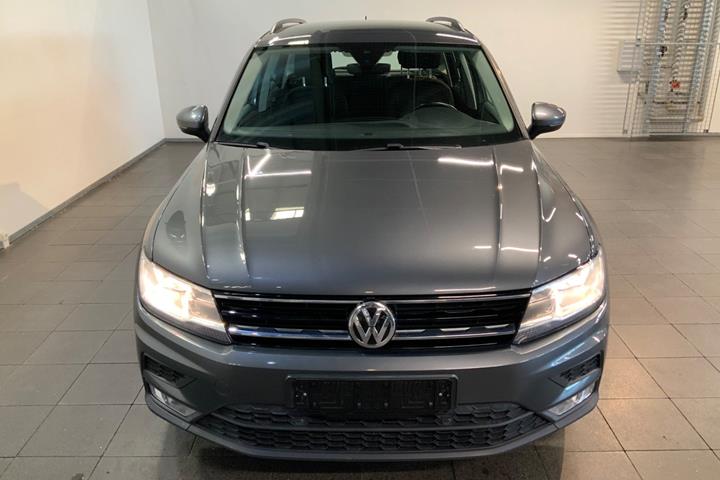 Grå VW Tiguan fra 2017