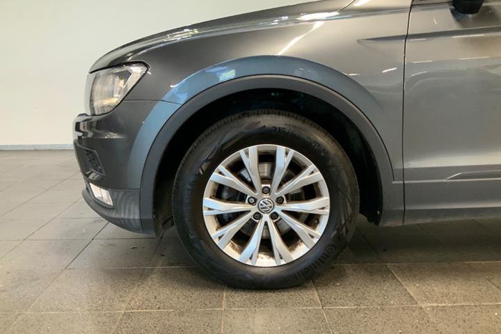 Grå VW Tiguan fra 2017