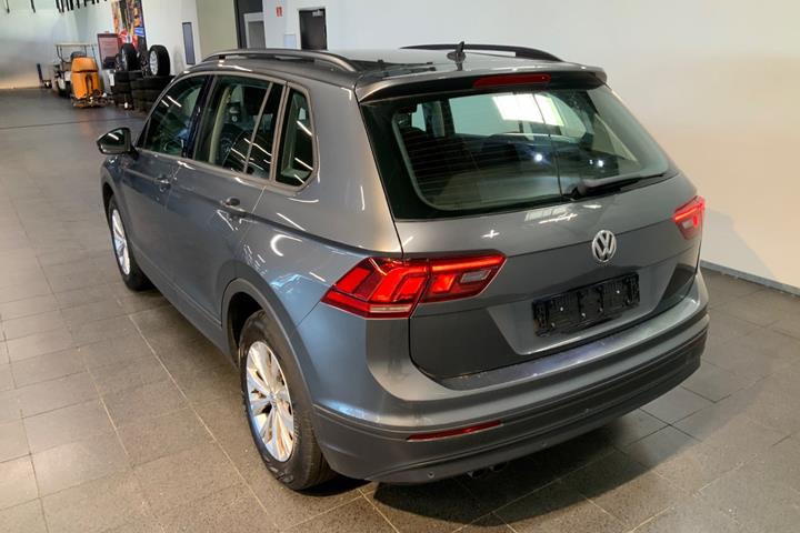 Grå VW Tiguan fra 2017