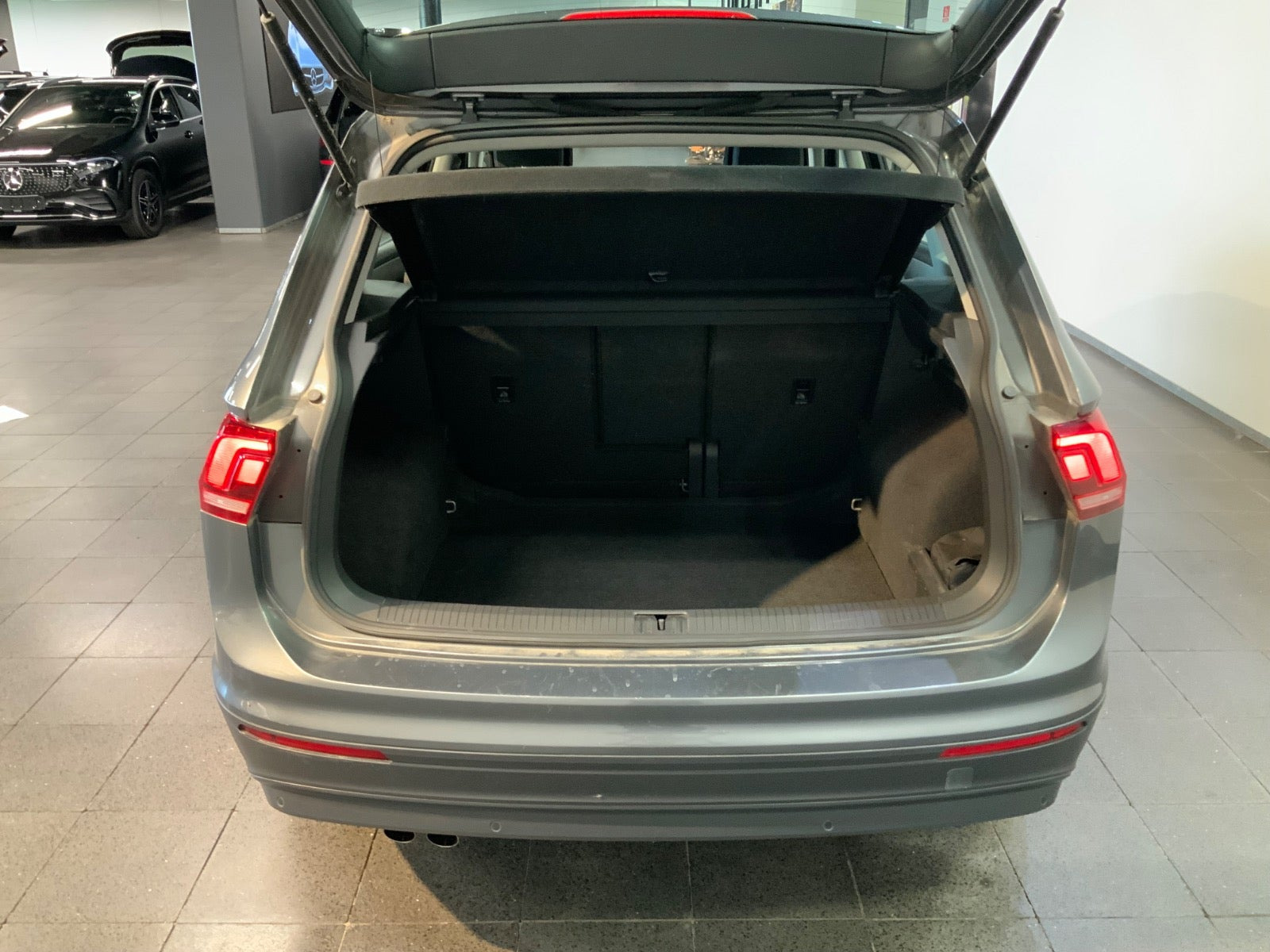 Grå VW Tiguan fra 2017