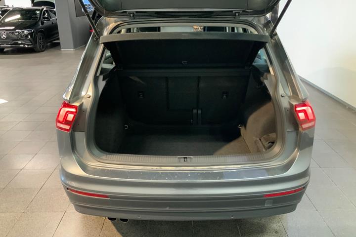 Grå VW Tiguan fra 2017