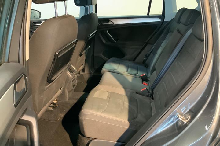 Grå VW Tiguan fra 2017