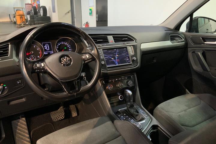 Grå VW Tiguan fra 2017
