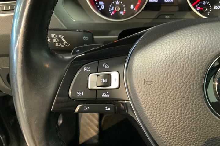Grå VW Tiguan fra 2017