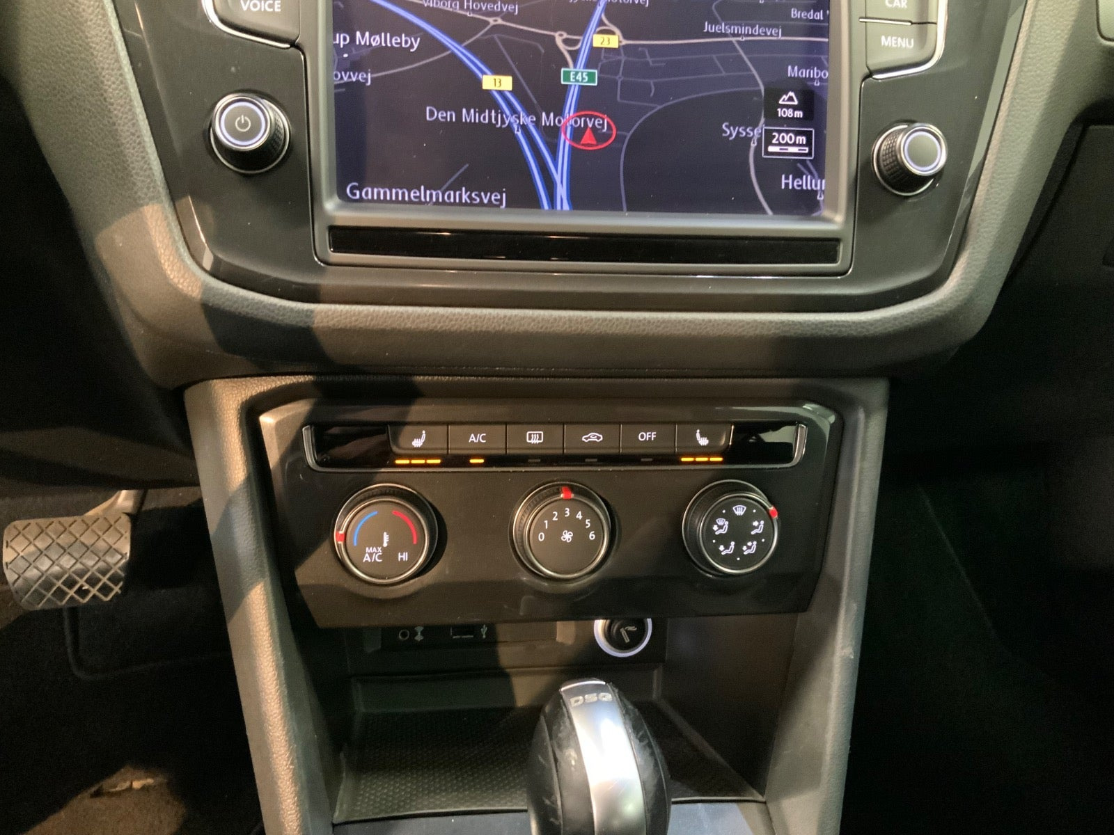 Grå VW Tiguan fra 2017